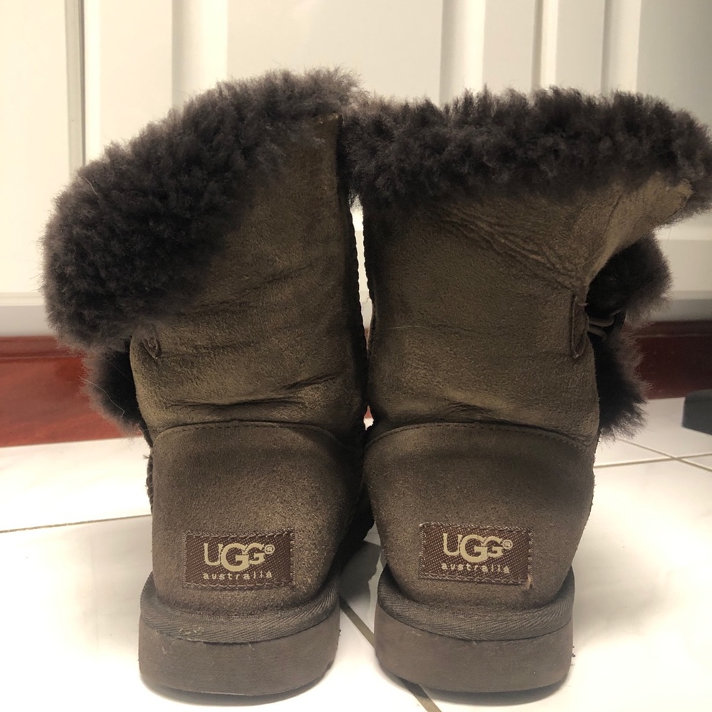 Ugg Bailey Button Size 6 - image 4